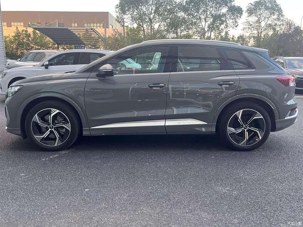 Audi Q4 e-tron, 2024 4