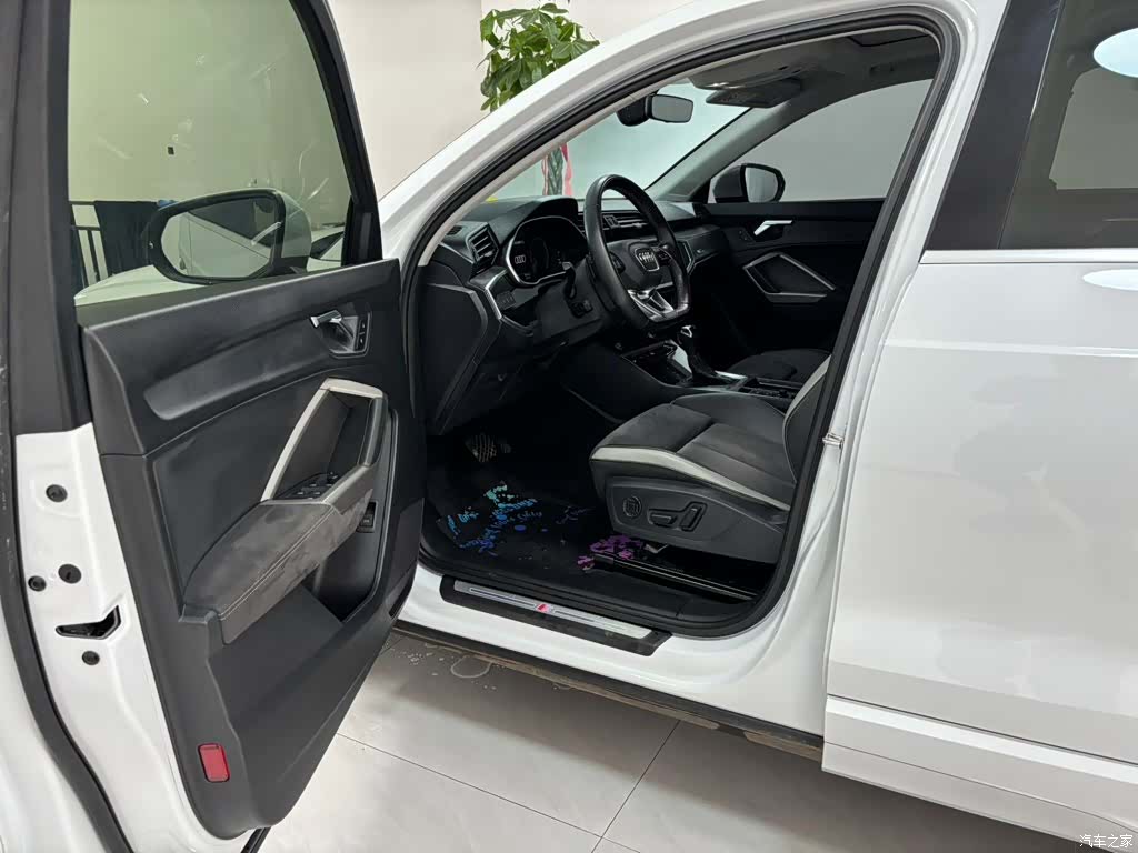 Audi Q3, 2022 4