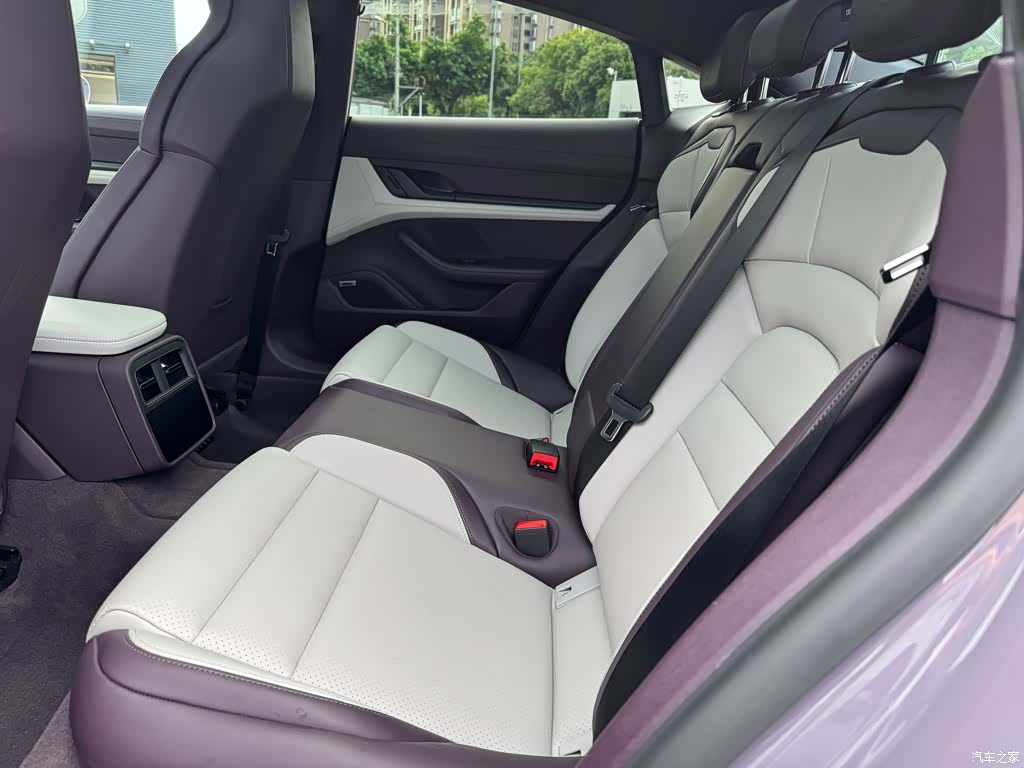 Porsche Taycan, 2025 8