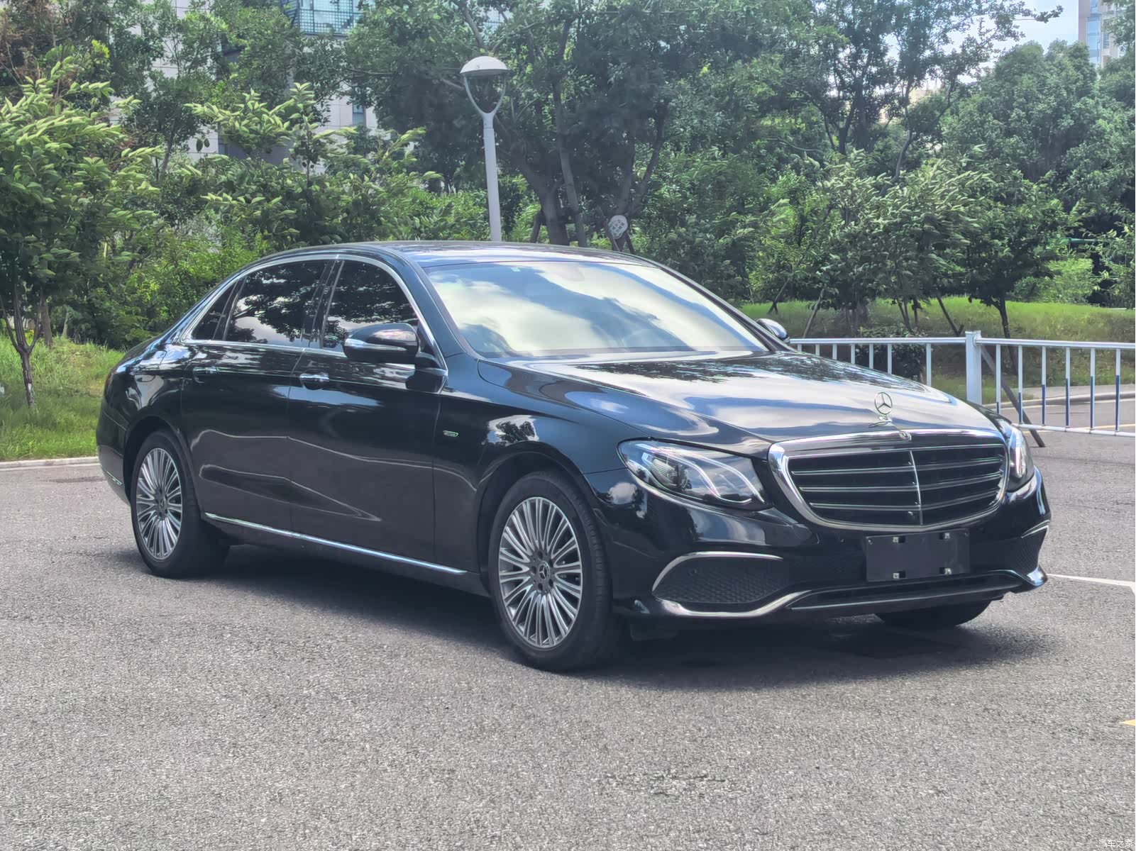Mercedes-Benz E-Class, 2019 3