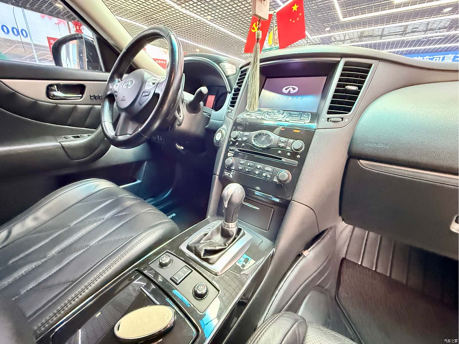 Infiniti FX37, 2013 11