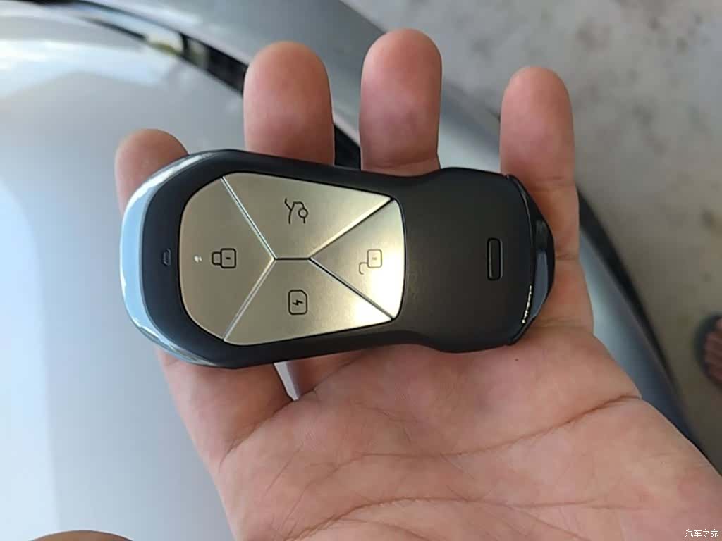 Xpeng G6, 2024 9