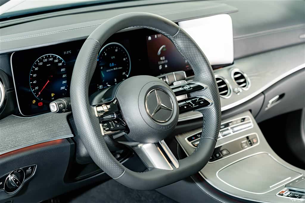 Mercedes-Benz E-Class, 2024 10
