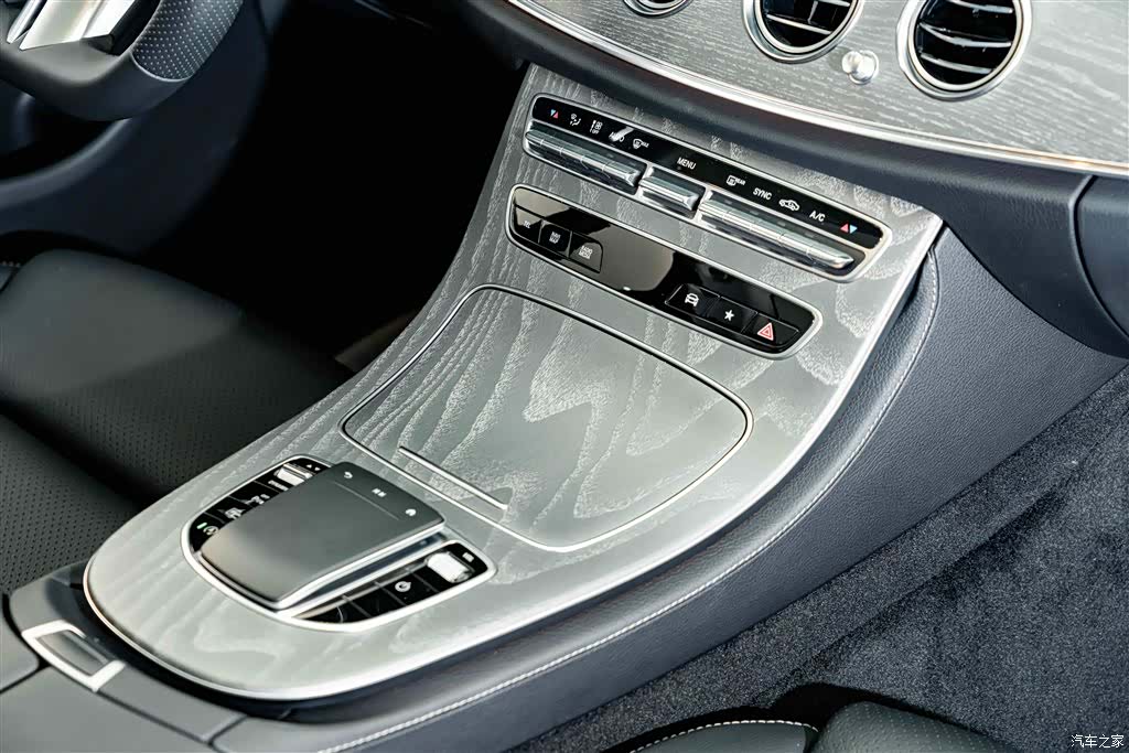 Mercedes-Benz E-Class, 2024 18