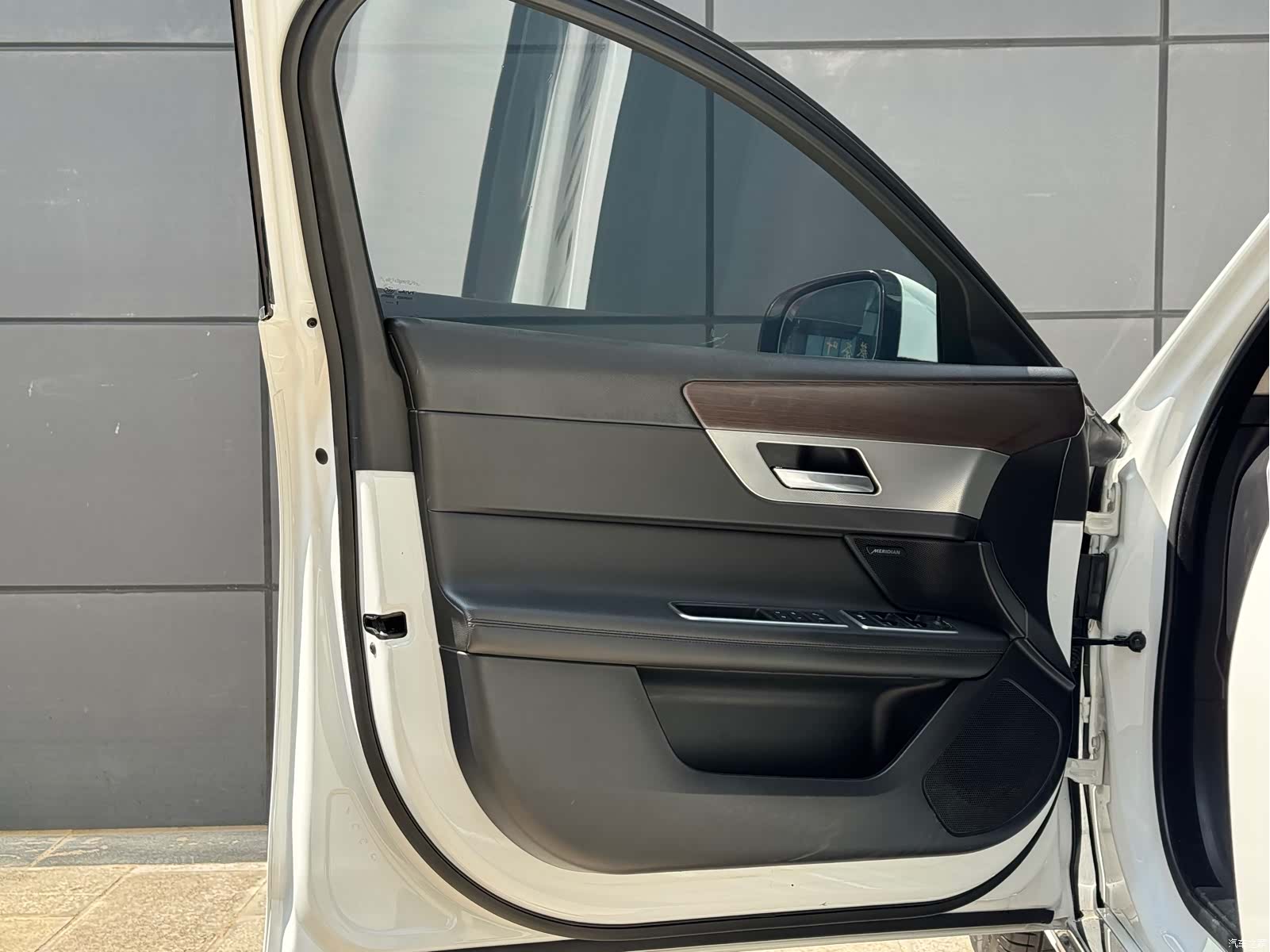Land Rover XFL, 2017 22