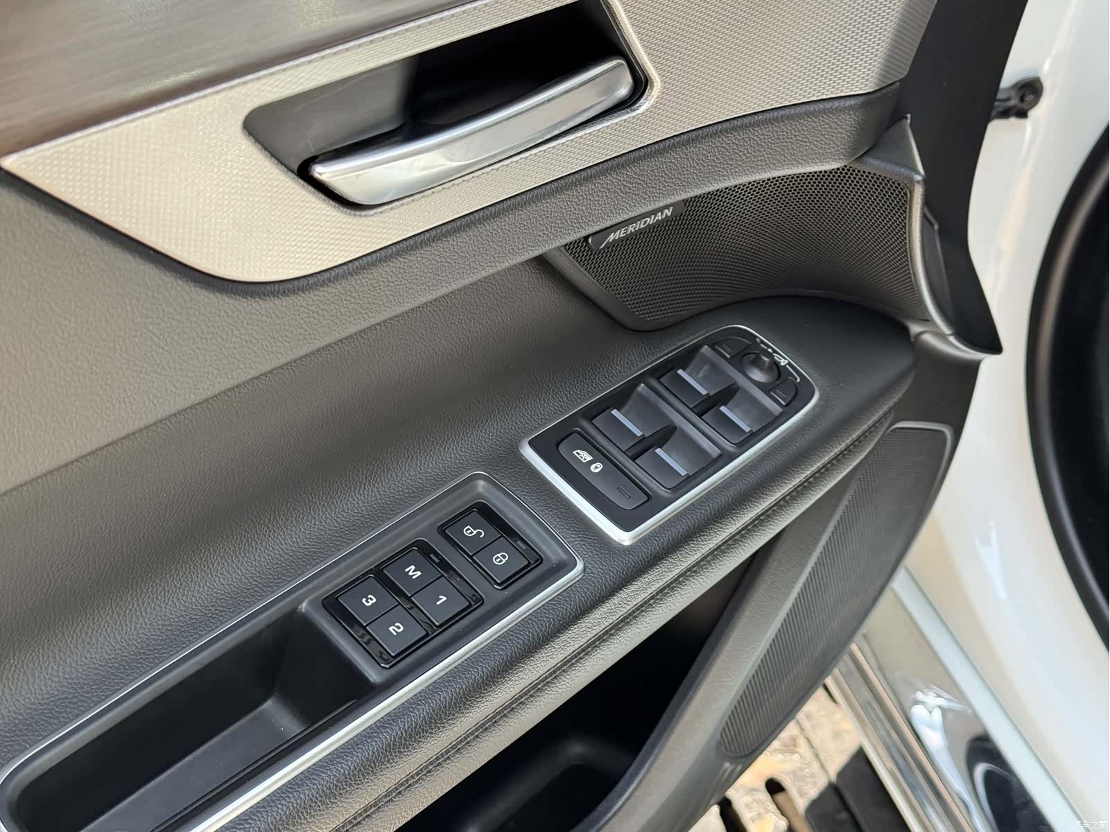Land Rover XFL, 2017 23