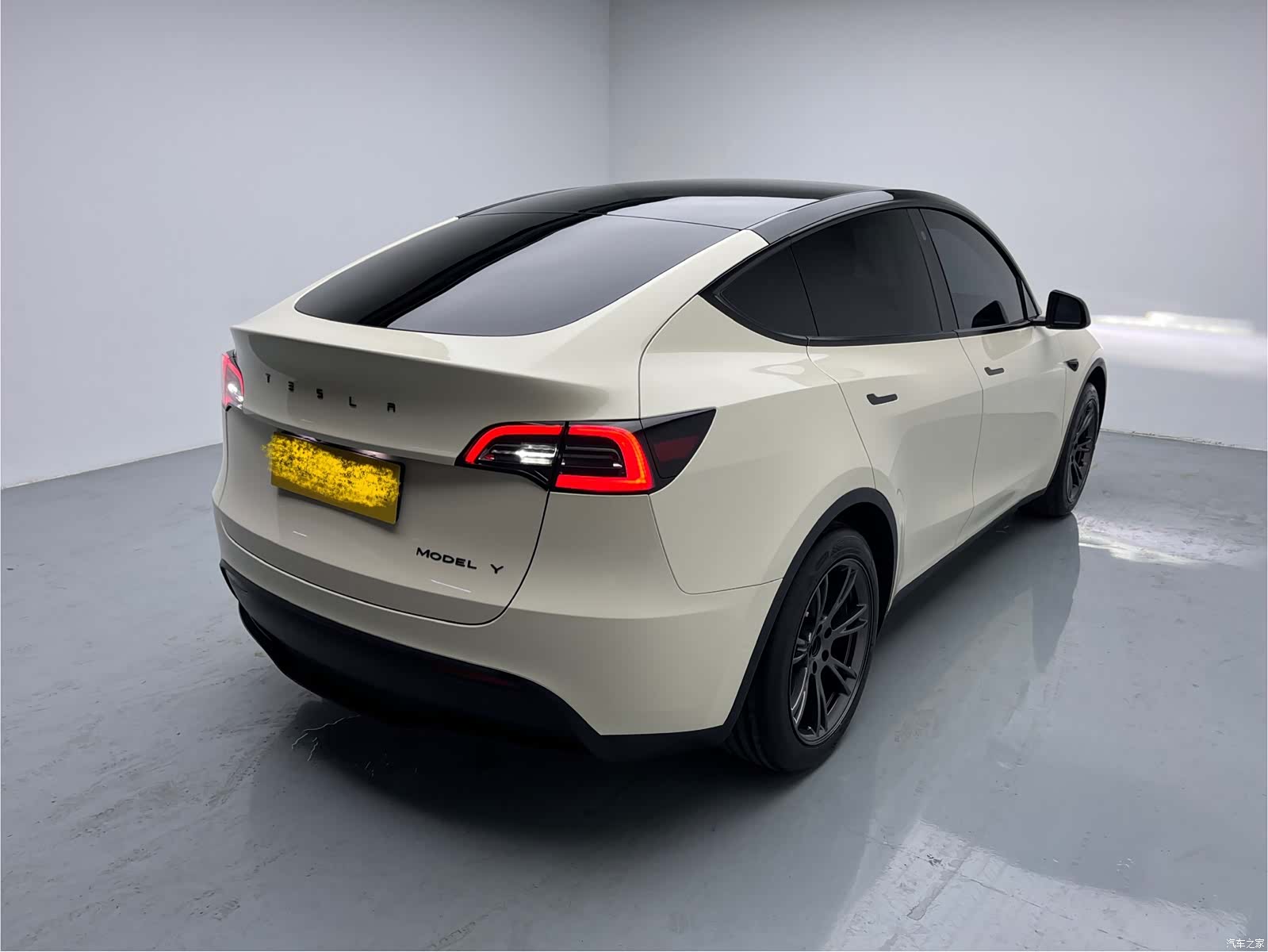 Tesla Model Y, 2023 4