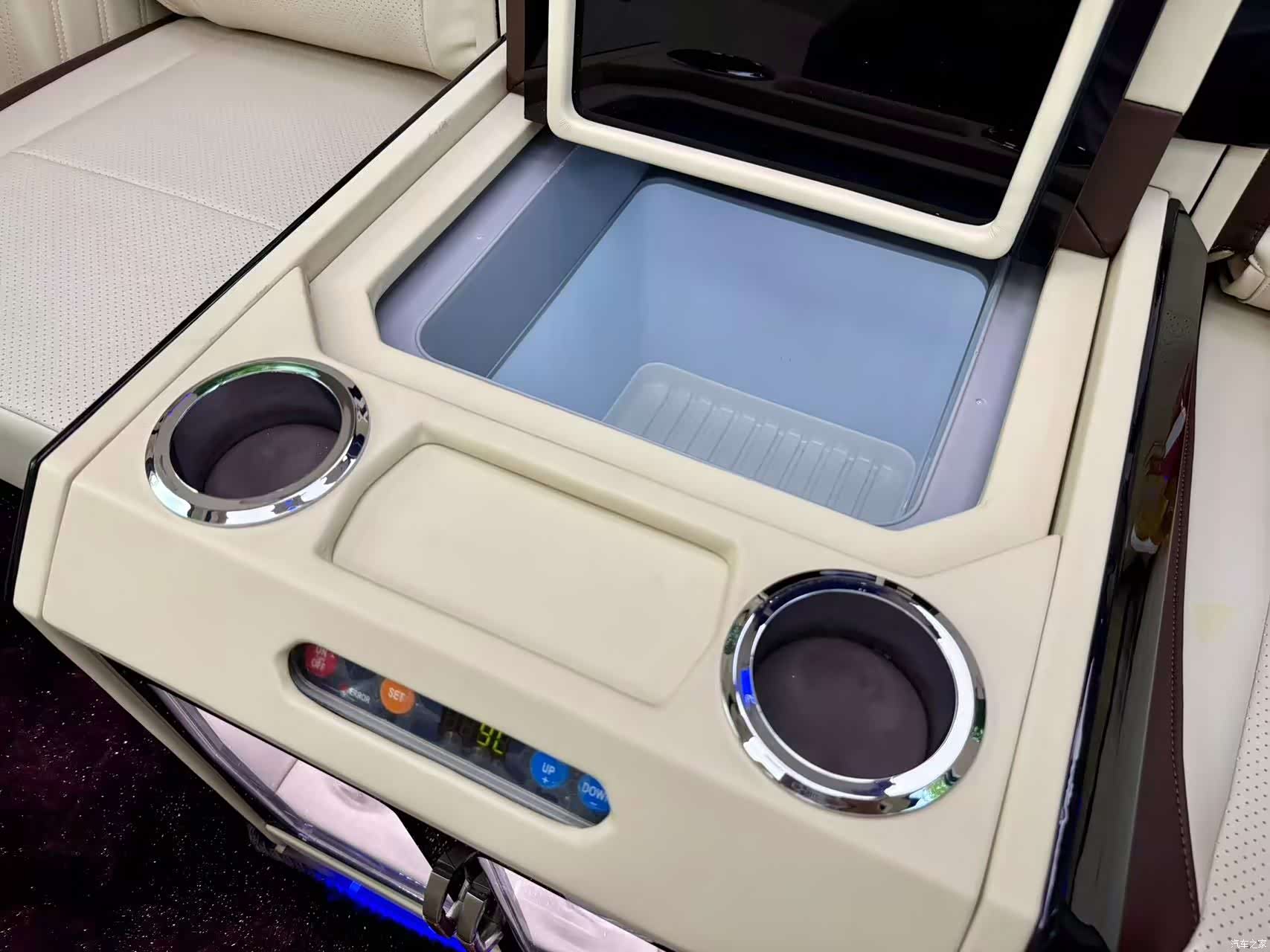Cadillac Escalade, 2016 12