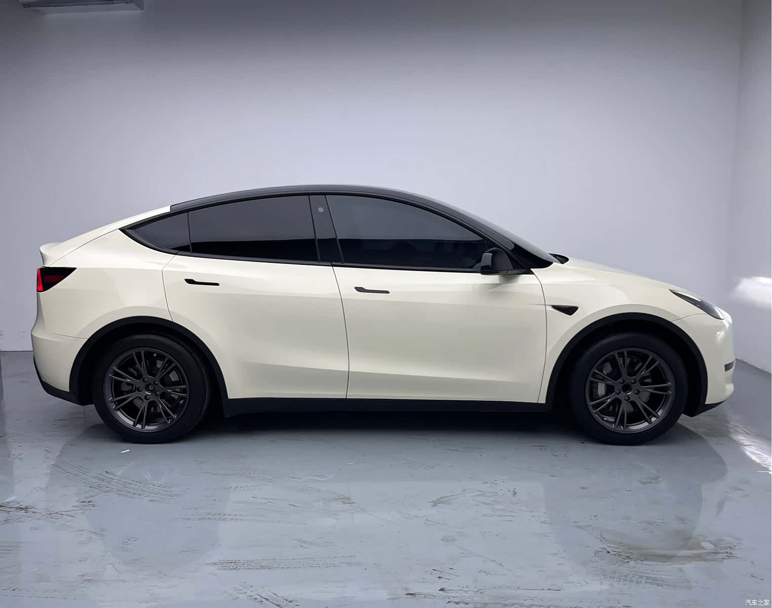 Tesla Model Y, 2023 12