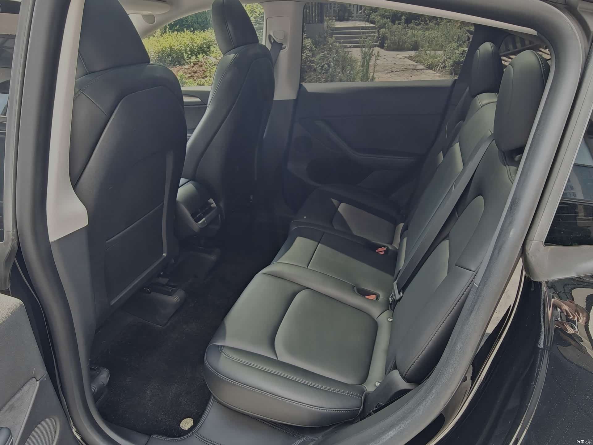 Tesla Model Y, 2023 17