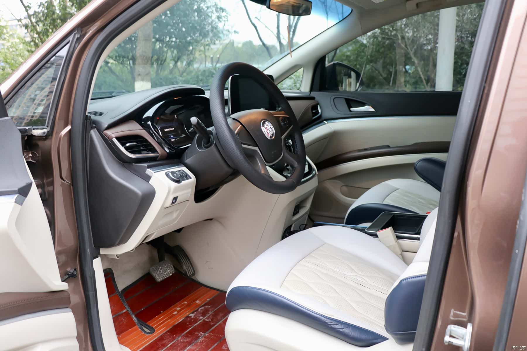 Buick GL8, 2021 9