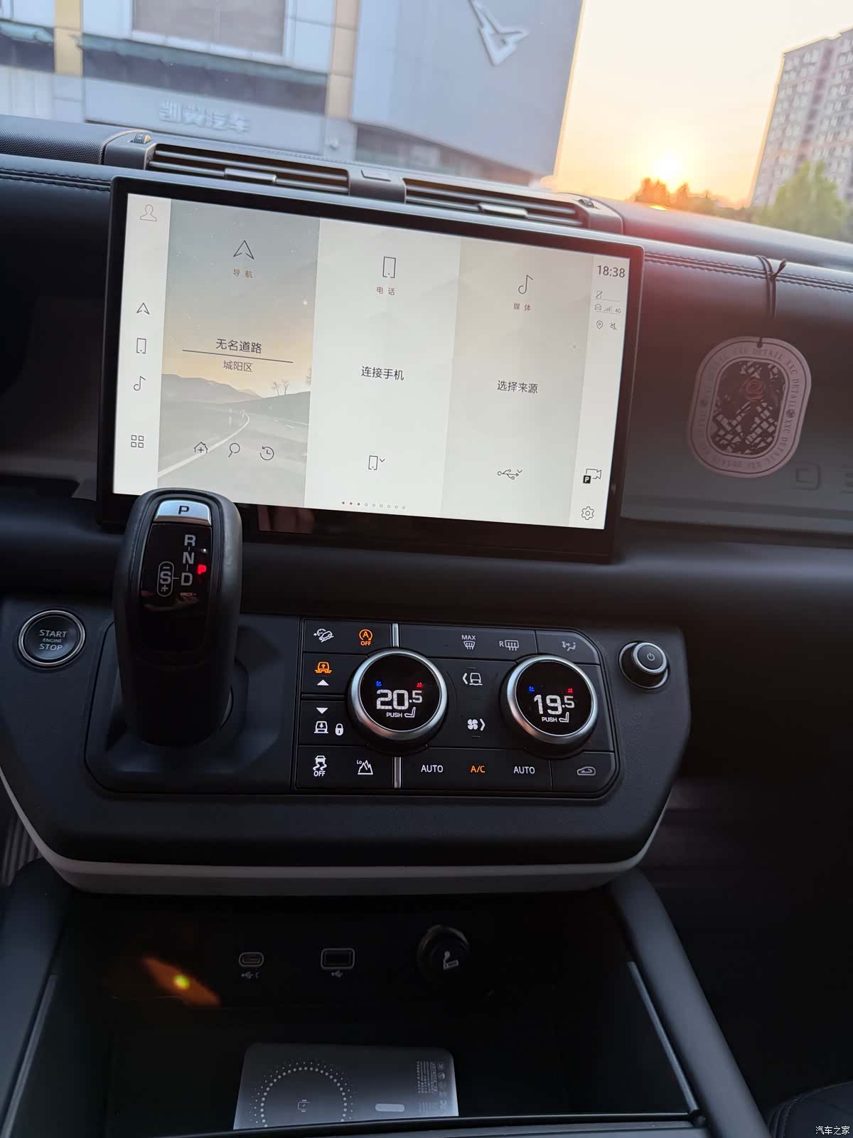 Land Rover Defender, 2023 10