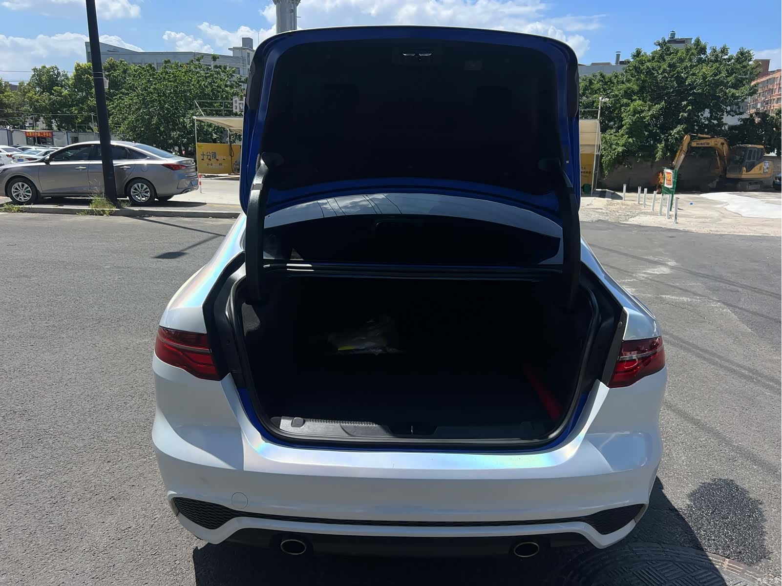 Land Rover XEL, 2020 28