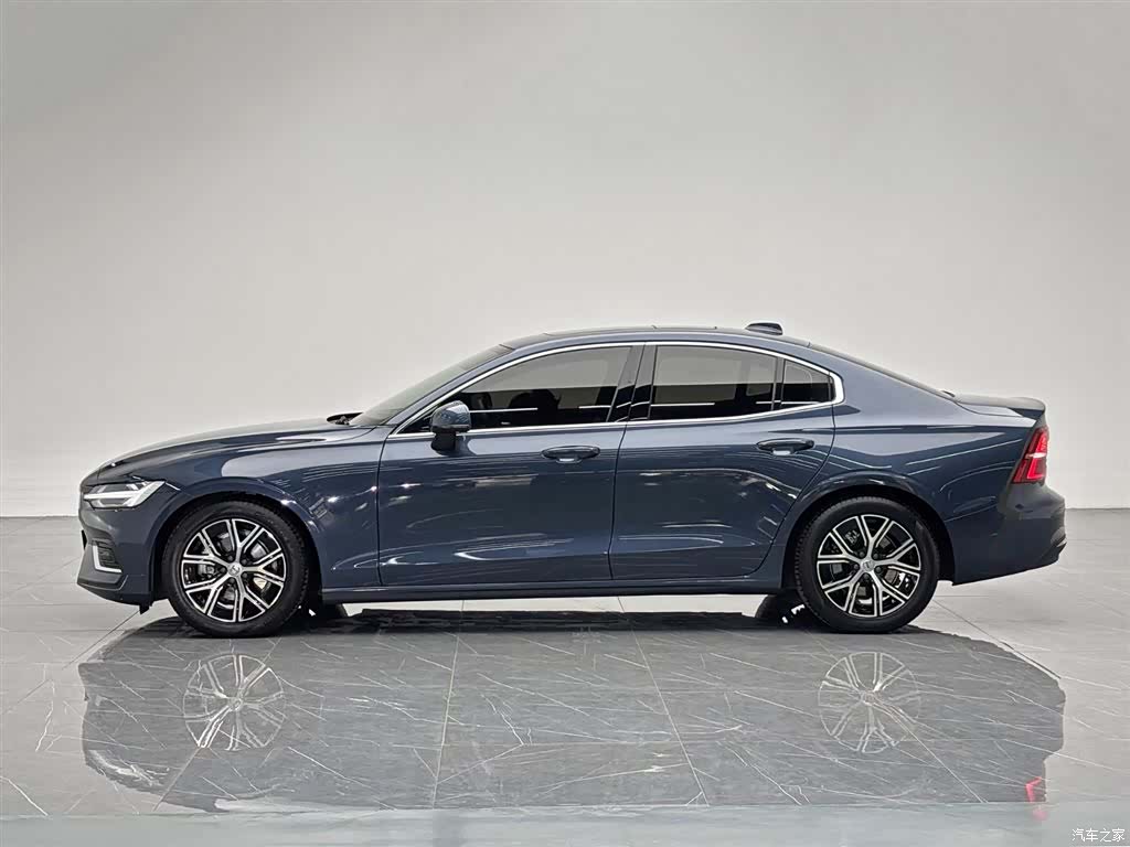 Volvo S60, 2023 3