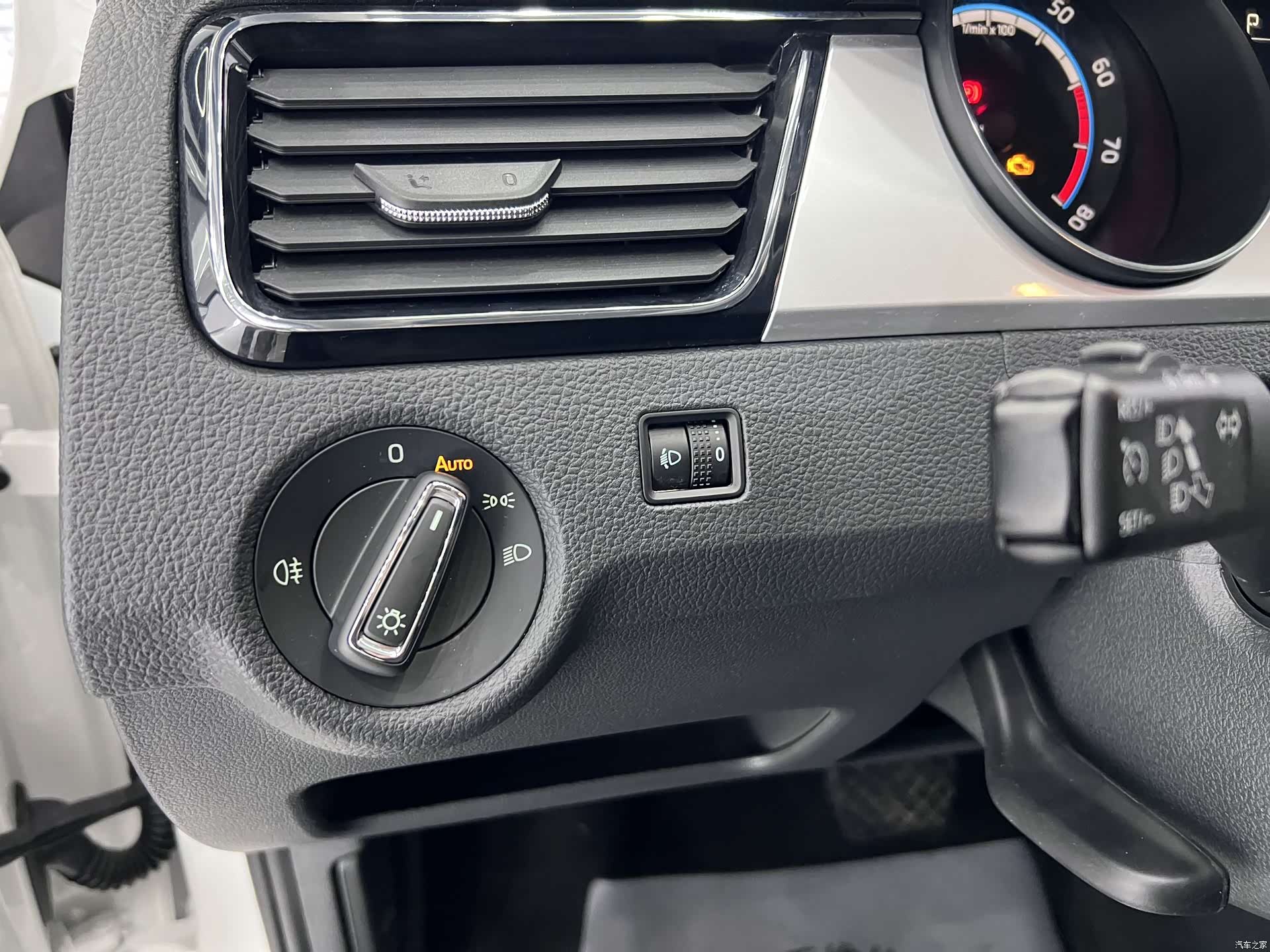 Skoda Rapid, 2022 8