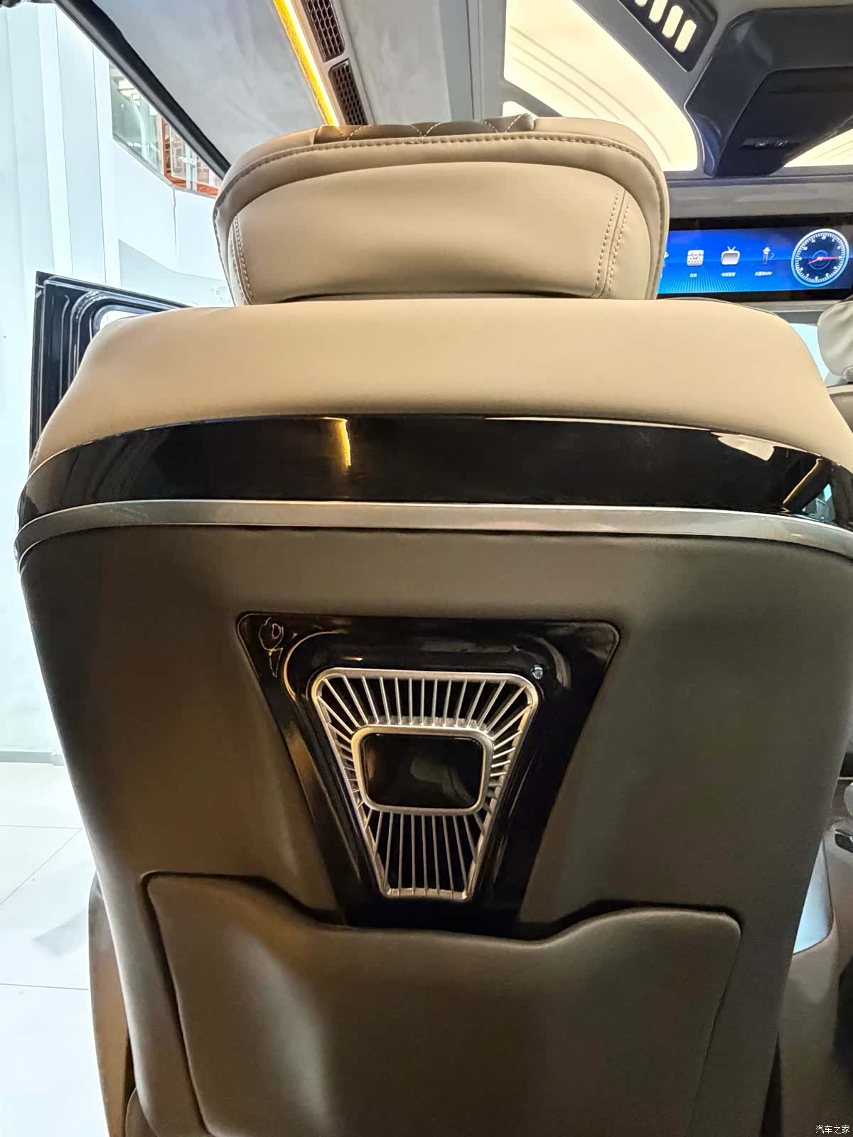 Ford Tourneo, 2022 13