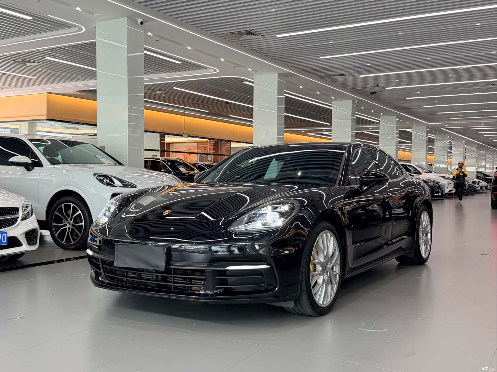 Porsche Panamera, 2017 1