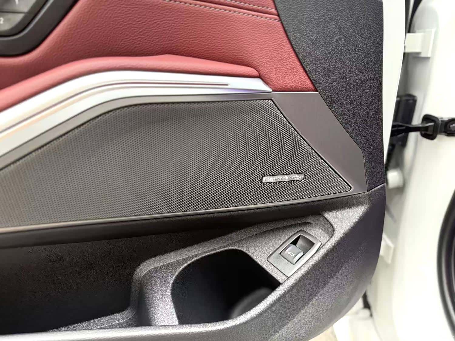 BMW 3 Series, 2025 7