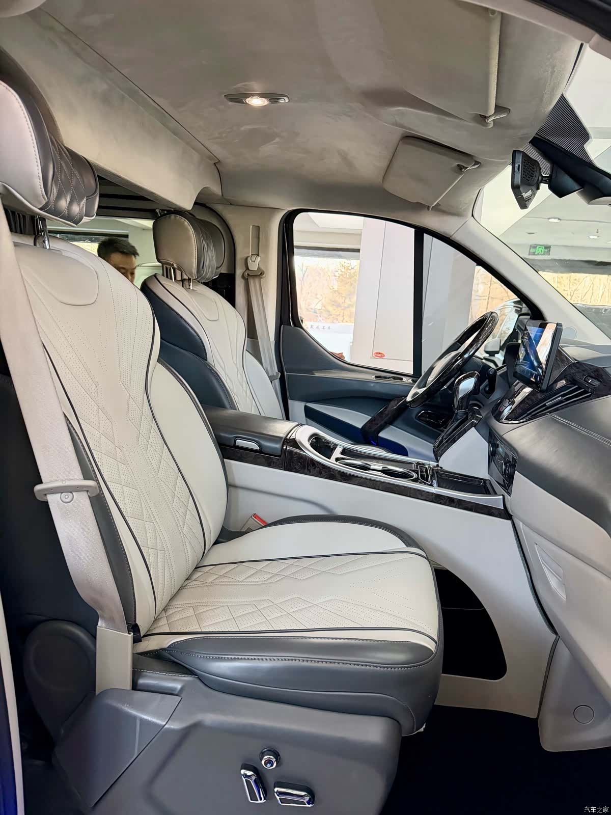 Ford Tourneo, 2022 18