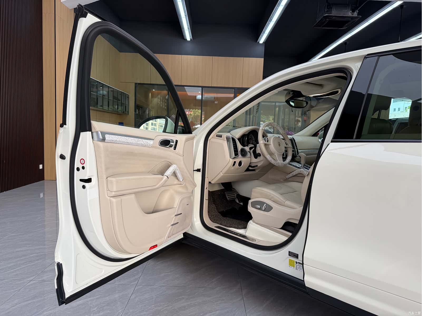 Porsche Cayenne, 2011 10