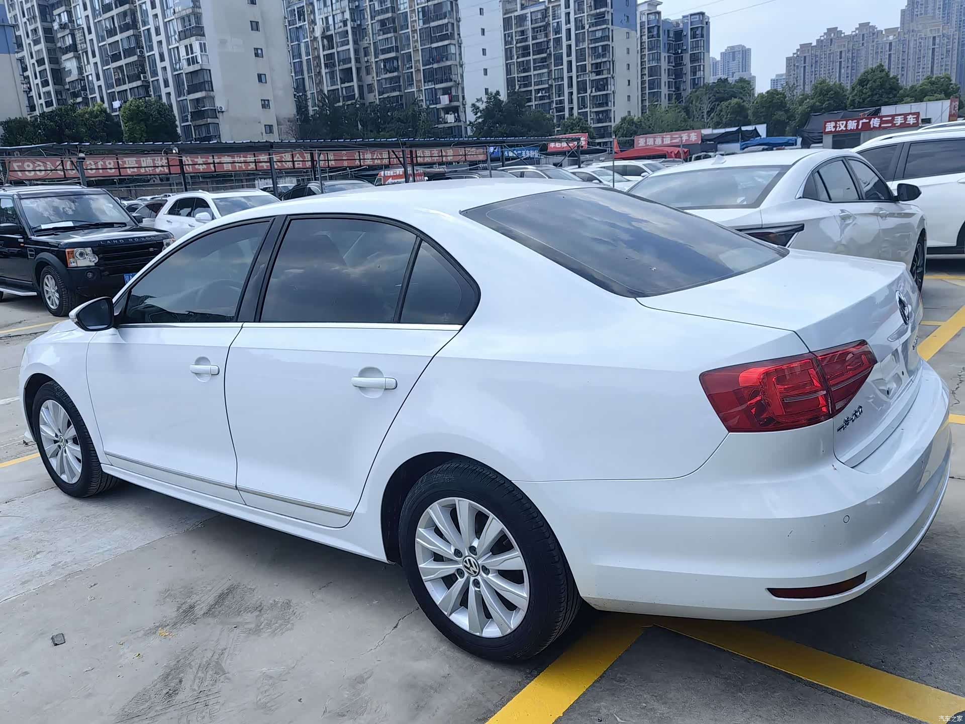 Volkswagen Sagitar, 2015 6
