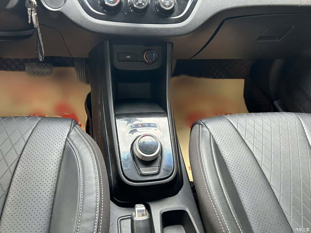 Wuling 310W, 2018 14