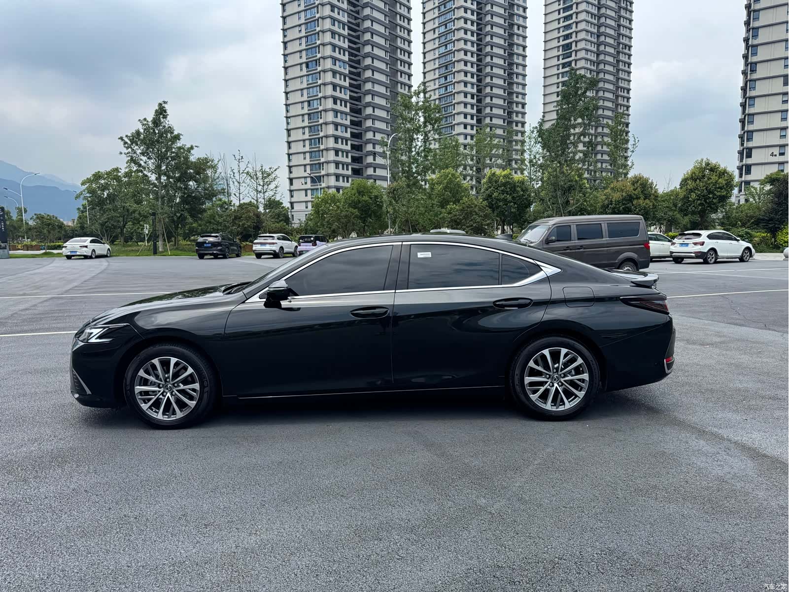 Lexus ES, 2026 4