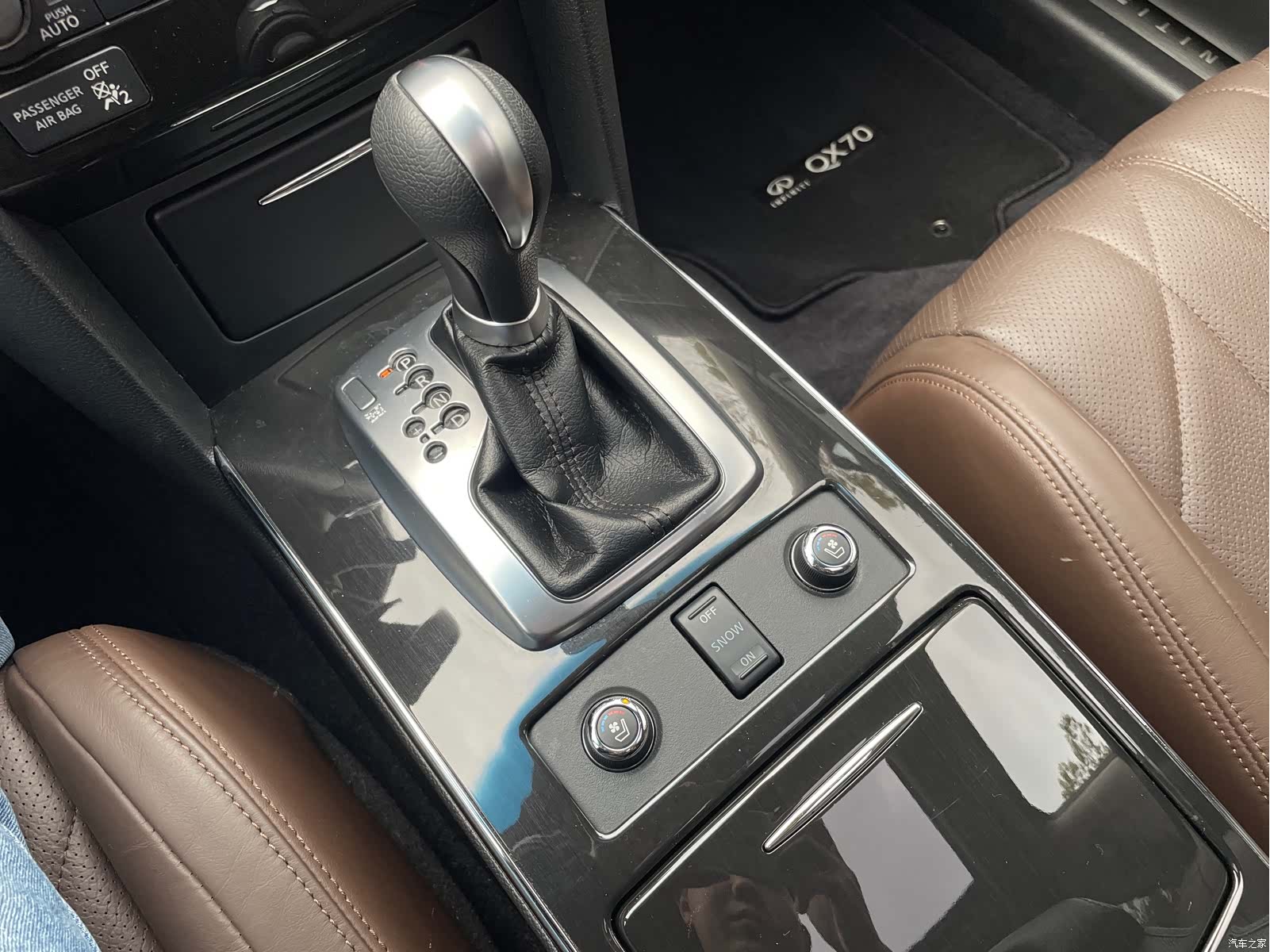 Infiniti QX70, 2015 10
