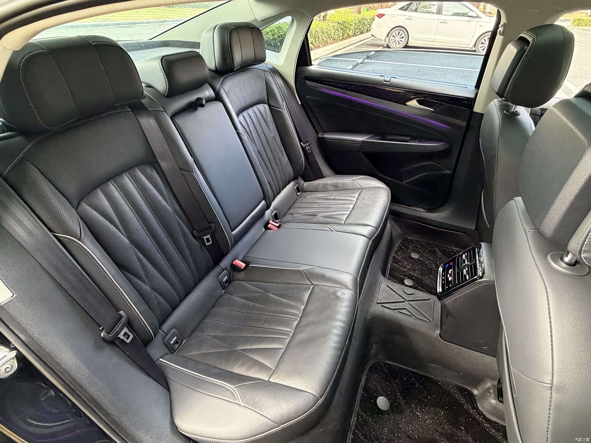 Volkswagen Passat, 2023 15