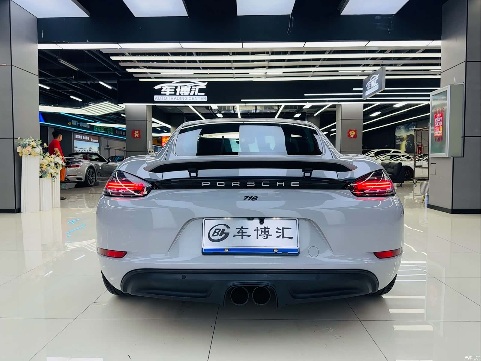Porsche Cayman, 2017 все фото