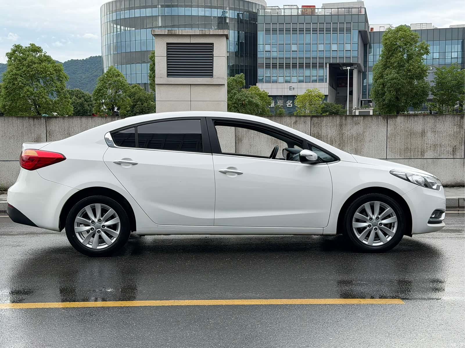 Kia K3, 2015 4
