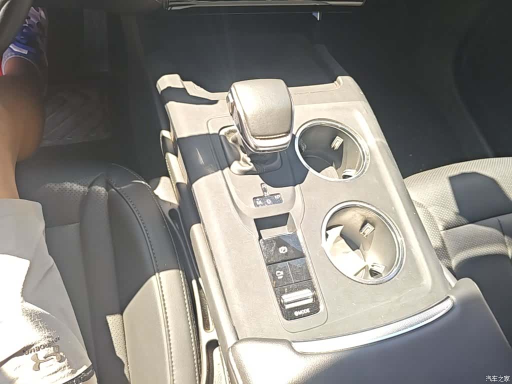 Hongqi HS3, 2024 21