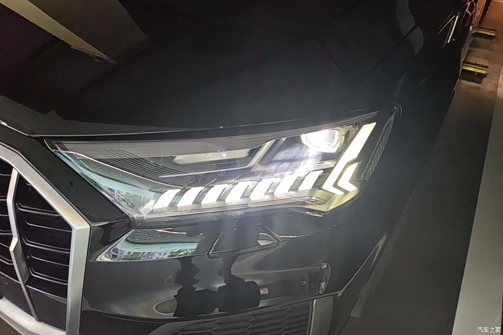 Audi Q7, 2022 все фото