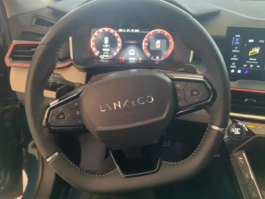 Lynk & Co 06 Lynk & Co 06