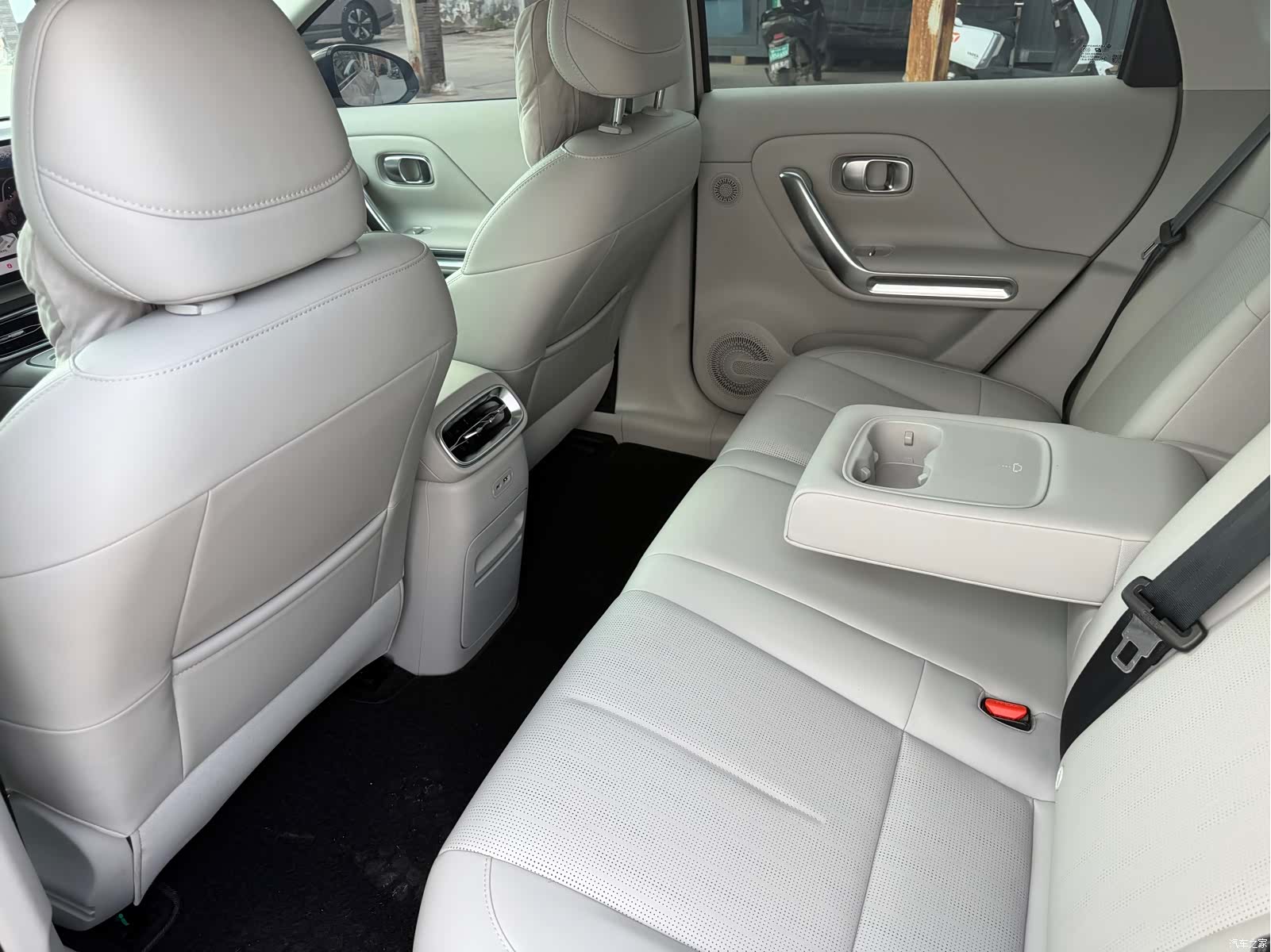 Leapmotor B01, 2025 все фото
