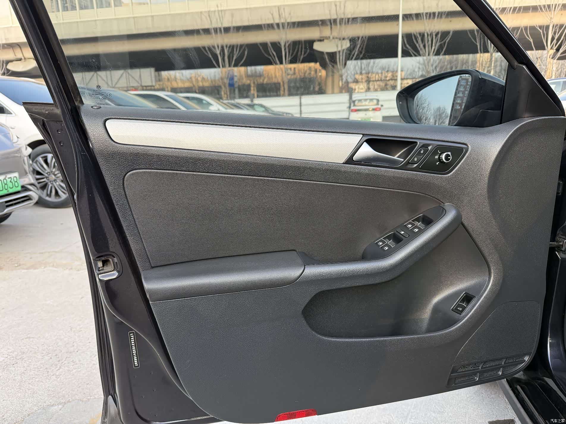 Volkswagen Sagitar, 2014 3