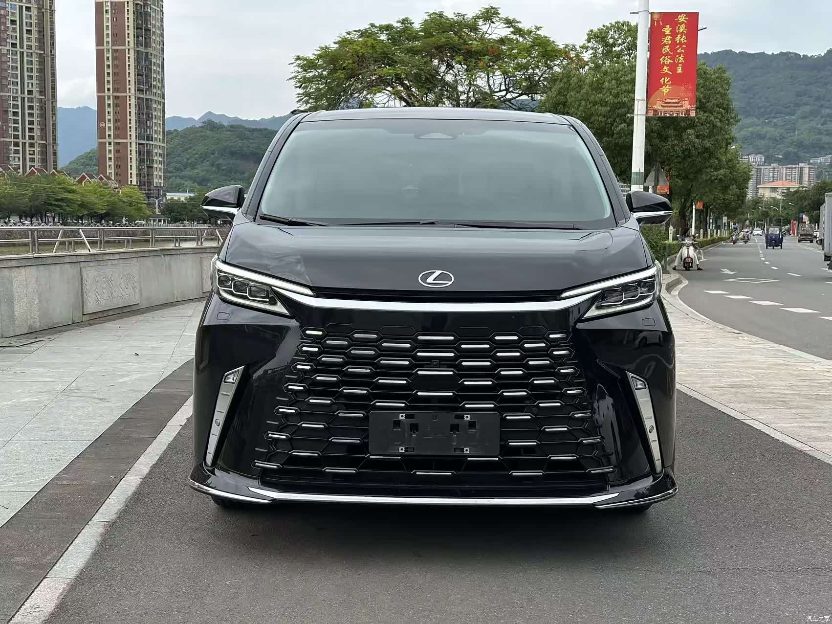 Lexus LM, 2023 2