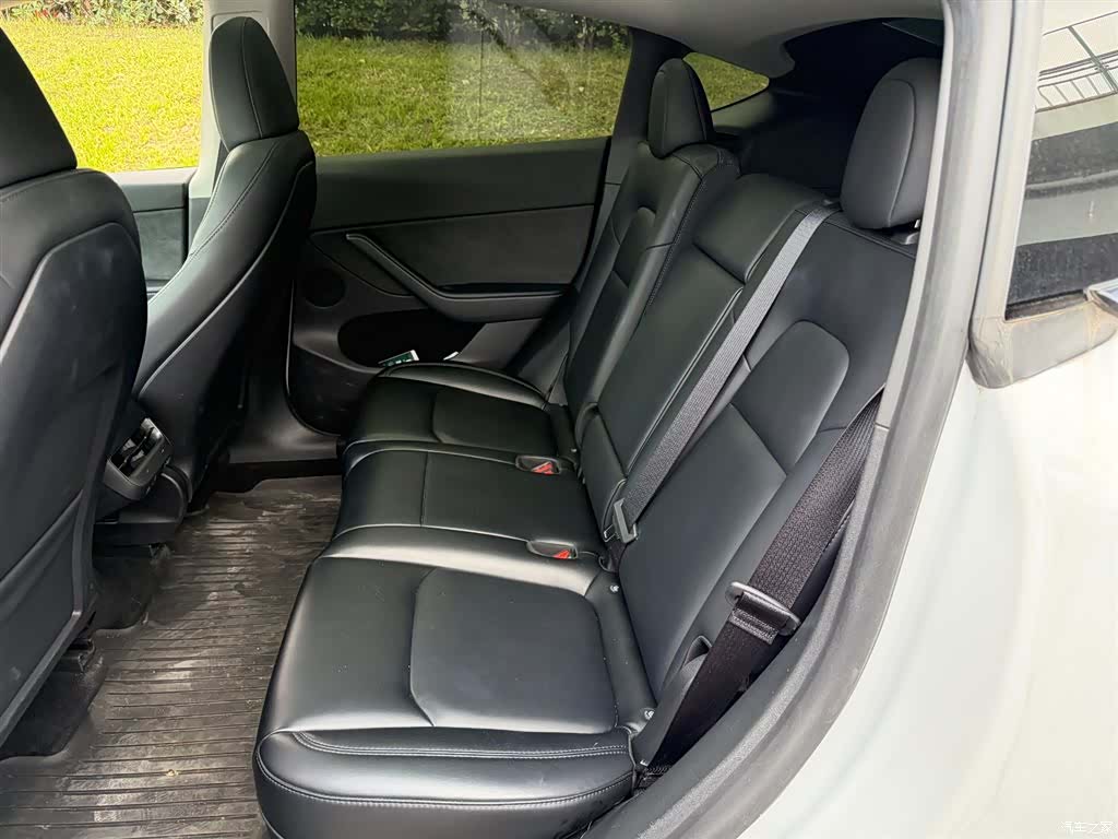 Tesla Model Y, 2023 10