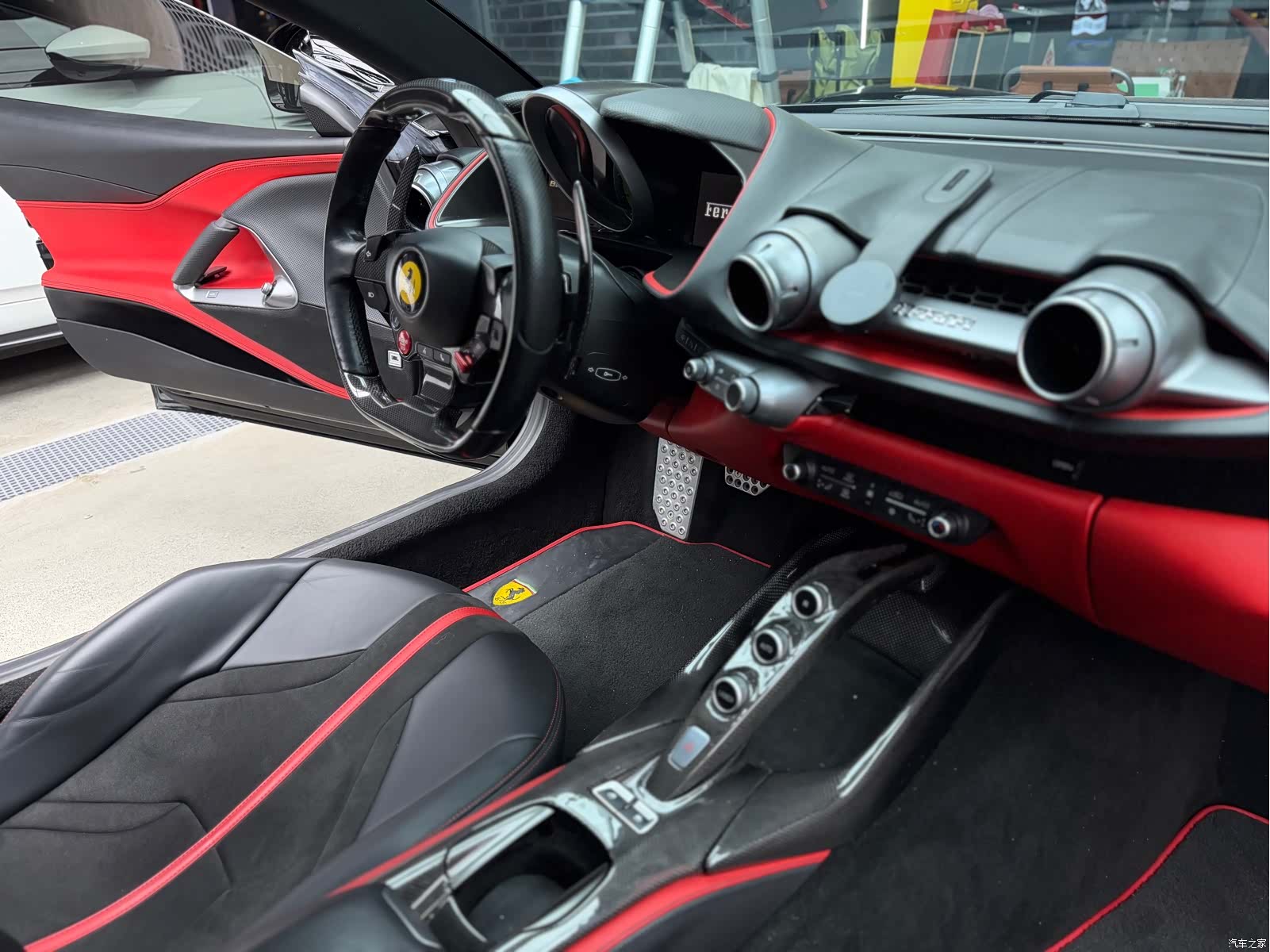 Ferrari 812, 2017 33