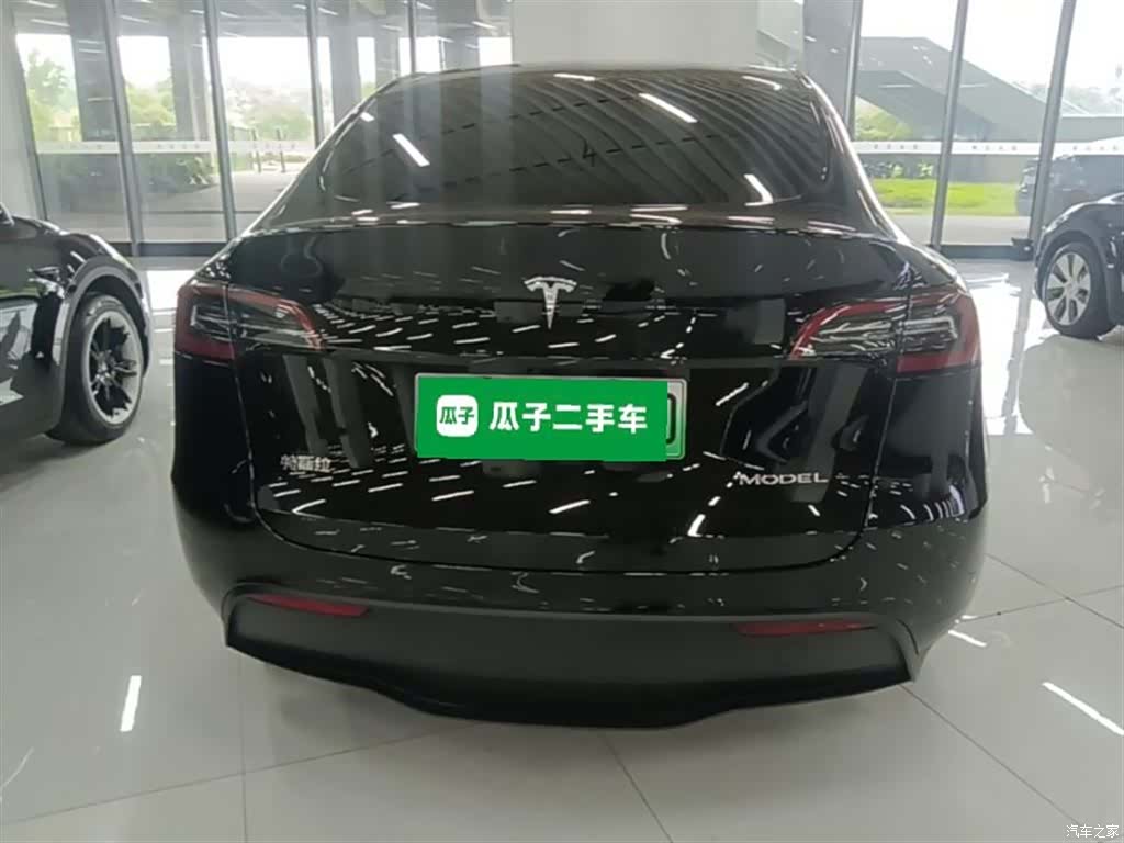 Tesla Model Y, 2024 6