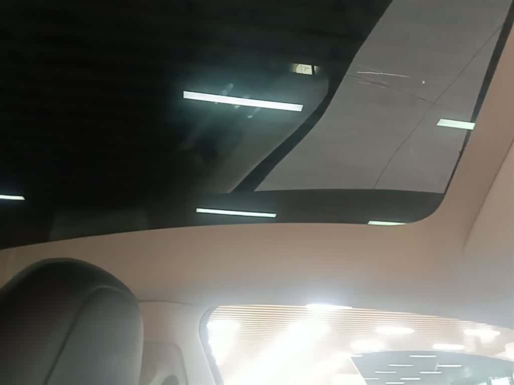 Tesla Model Y, 2024 18