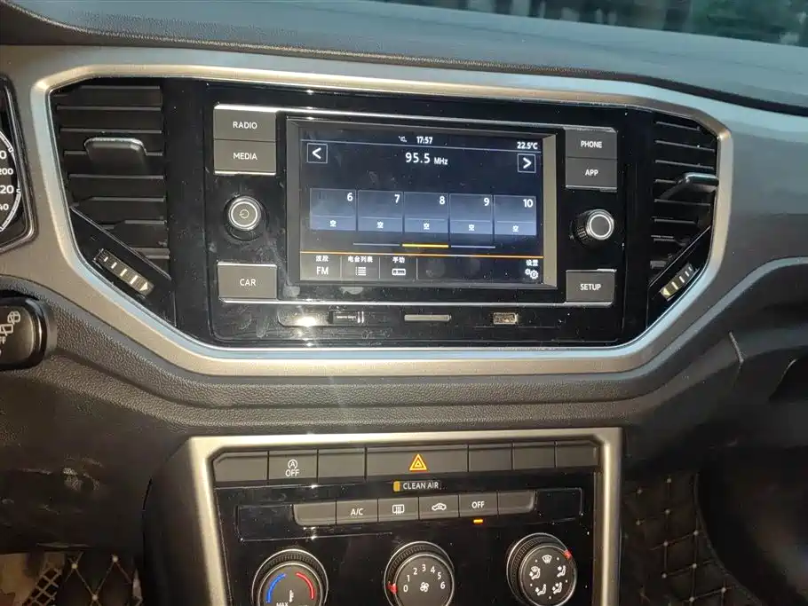 Volkswagen T-ROC exploring Songs