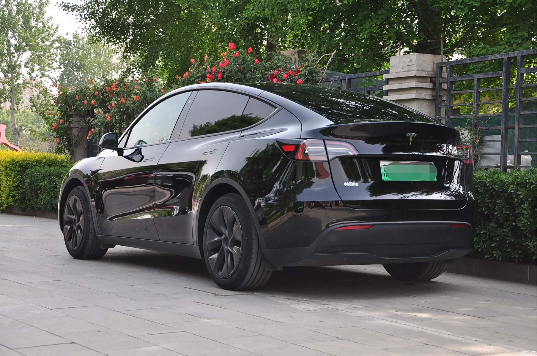 Tesla Model Y, 2023 4