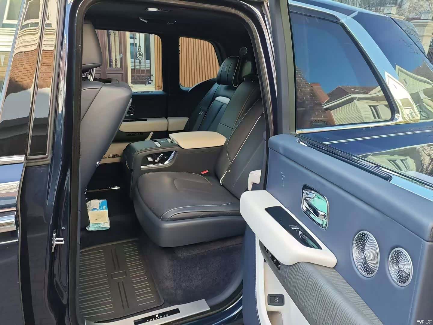 Rolls-Royce Cullinan, 2022 7
