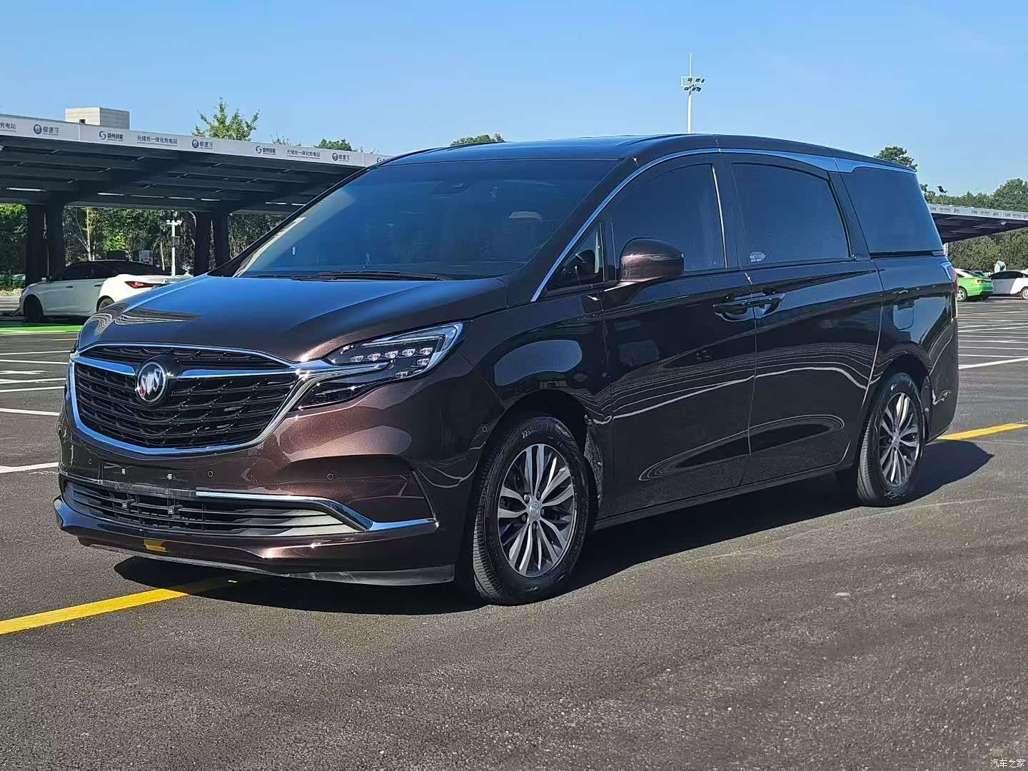Buick GL8, 2021 1