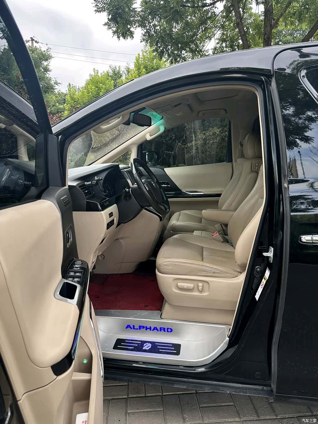 Toyota Alphard, 2013 4