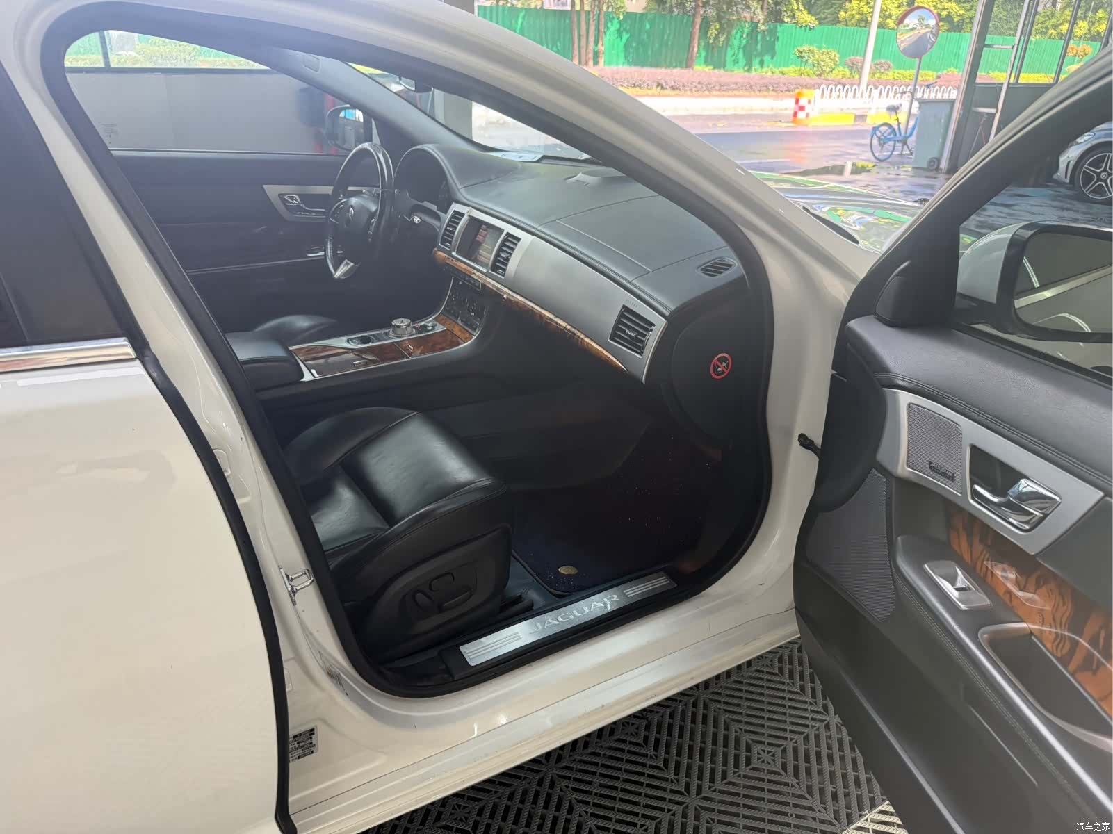 Jaguar XF, 2016 13