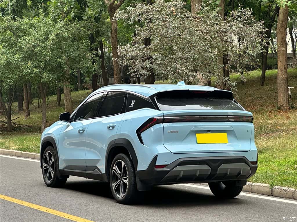Geely Galaxy L7, 2023 3