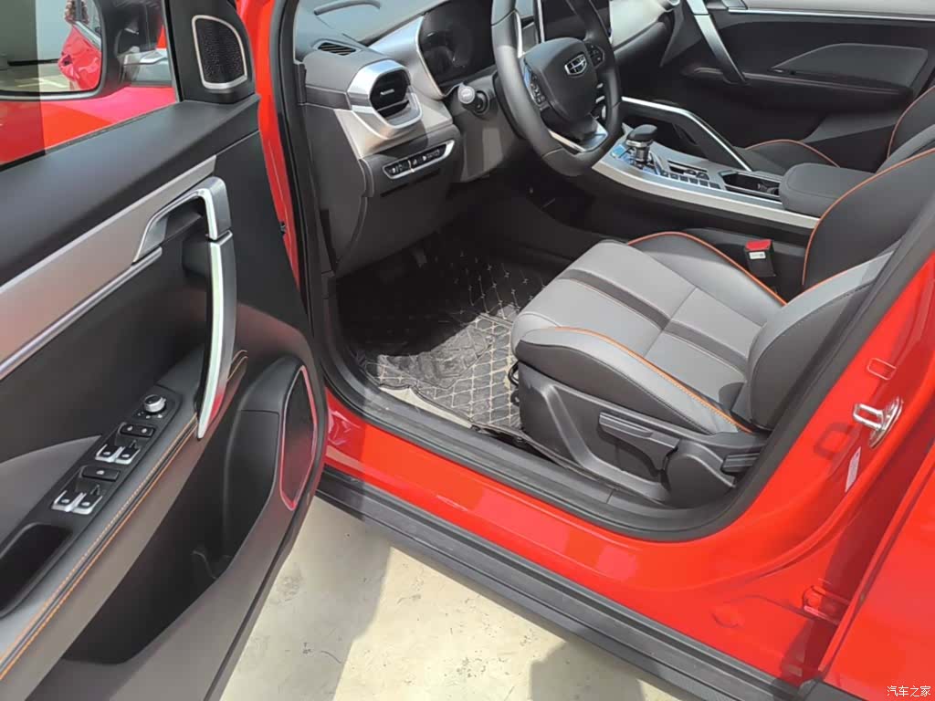 Geely Coolray, 2024 16