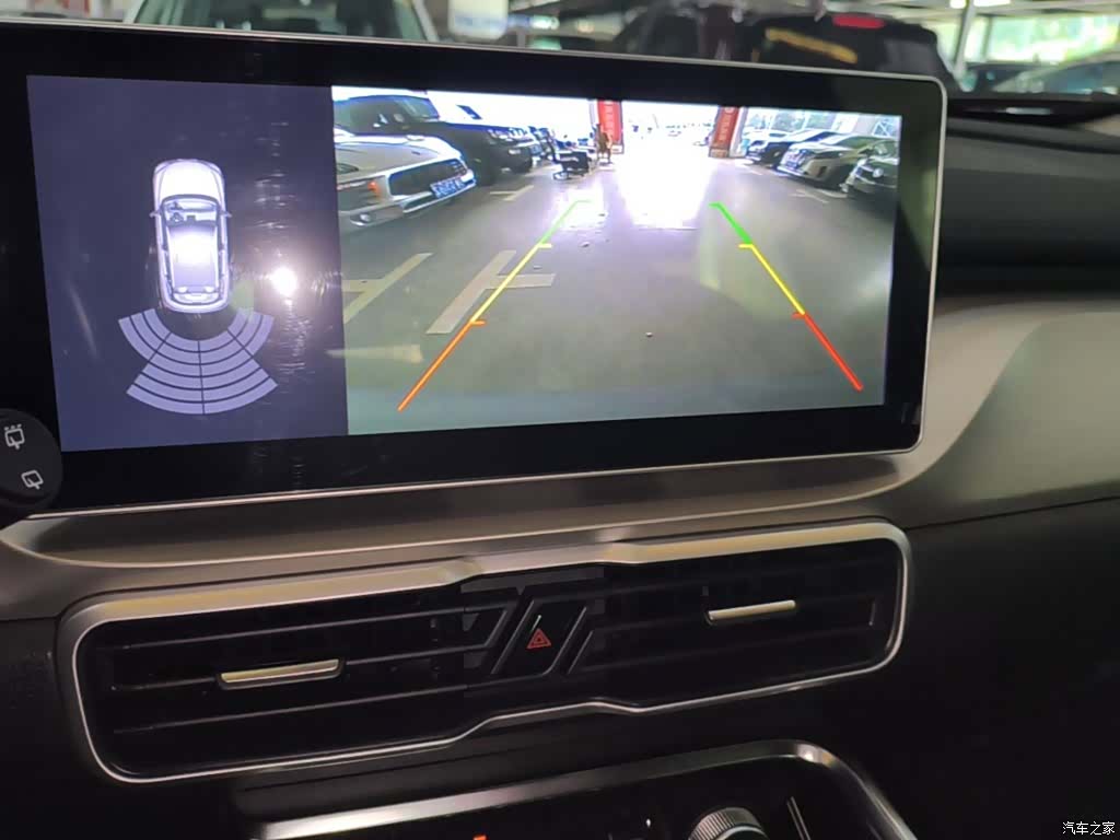 Geely Coolray, 2024 13